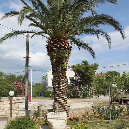 Apartment By The Sea Starigrad, Paklenica - 6586 *