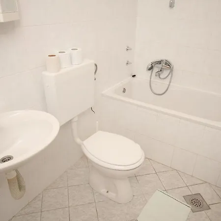 Apartment By The Sea Starigrad, Paklenica - 6586 *